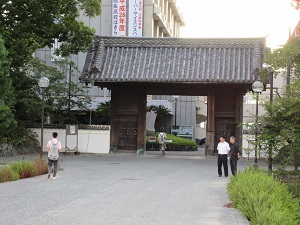 登校風景（西条定時制）　大手門前