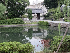 大手門前の風景